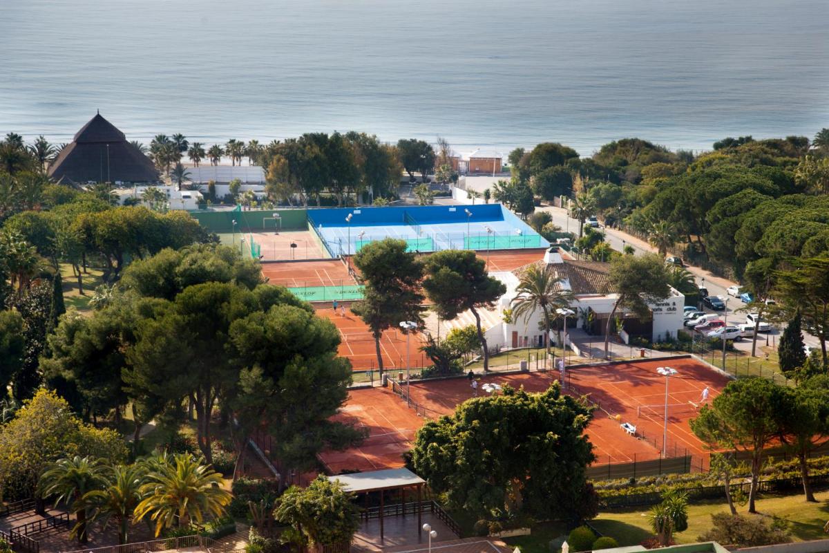 Deluxe Villas by Don Carlos Resort