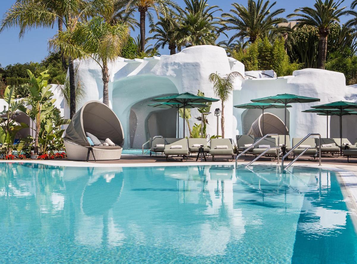 Deluxe Villas by Don Carlos Resort