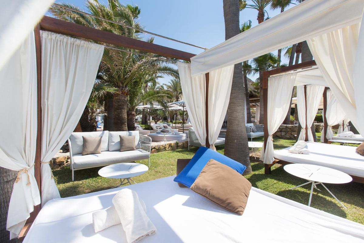 Deluxe Villas by Don Carlos Resort