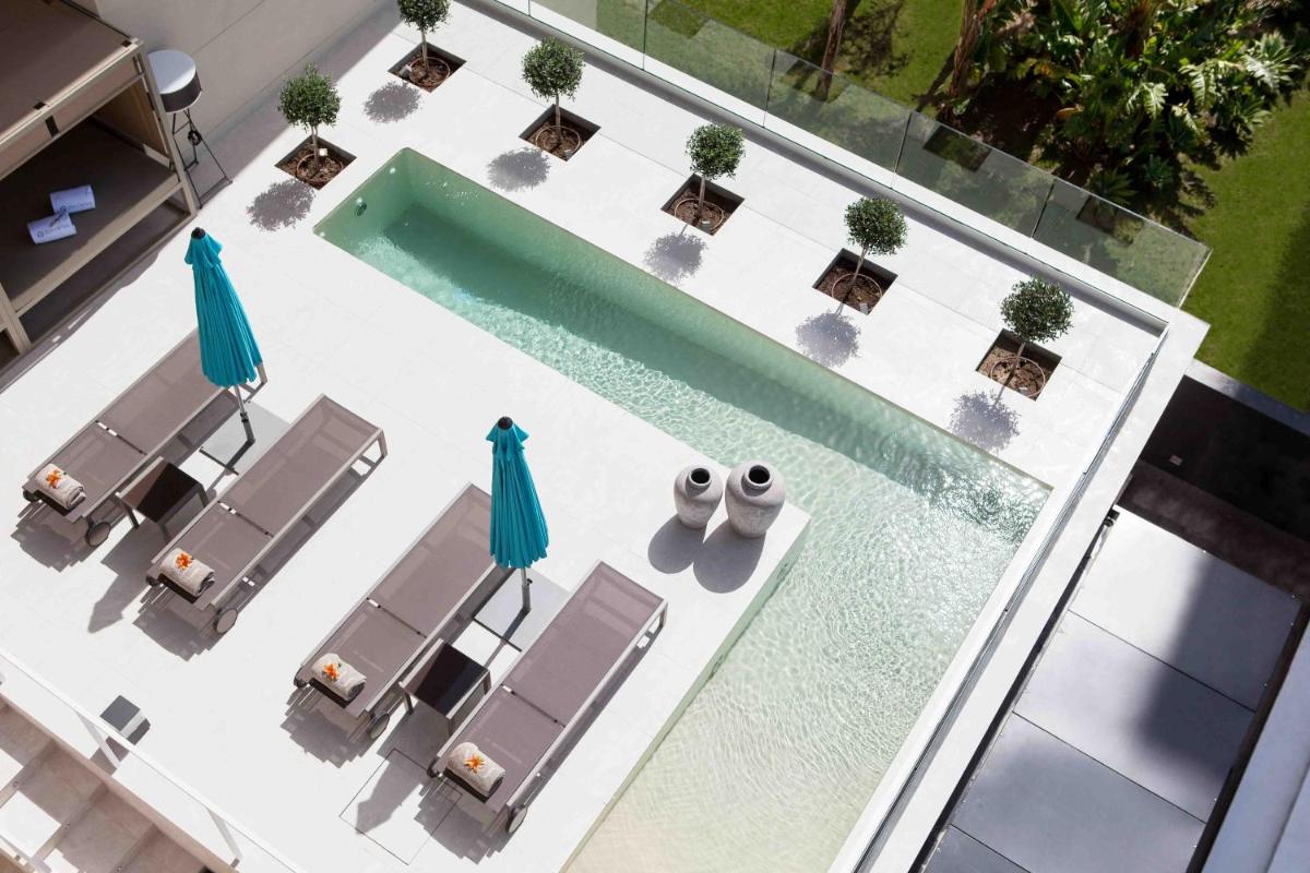 Deluxe Villas by Don Carlos Resort