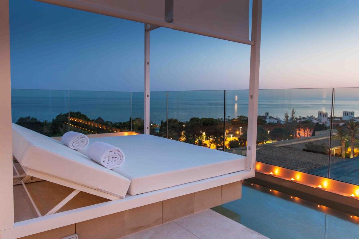 Deluxe Villas by Don Carlos Resort