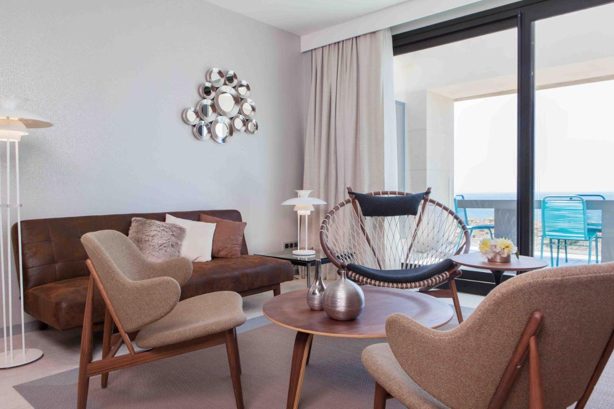Deluxe Villas by Don Carlos Resort