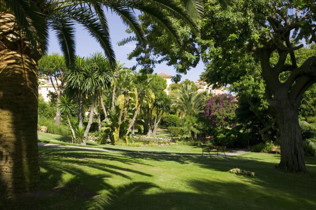 Deluxe Villas by Don Carlos Resort