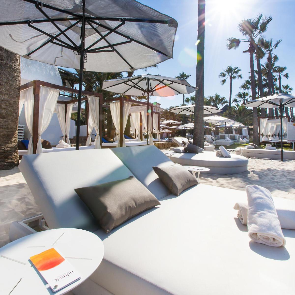 Deluxe Villas by Don Carlos Resort