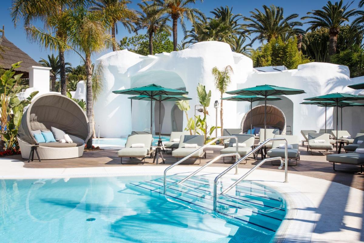Deluxe Villas by Don Carlos Resort