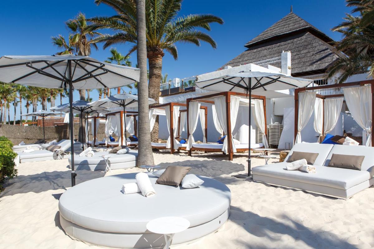 Deluxe Villas by Don Carlos Resort