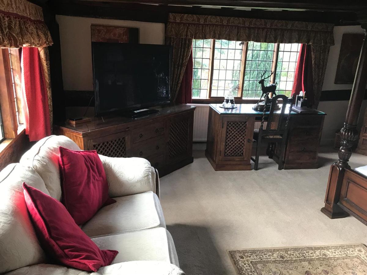 The Old Hall Country House