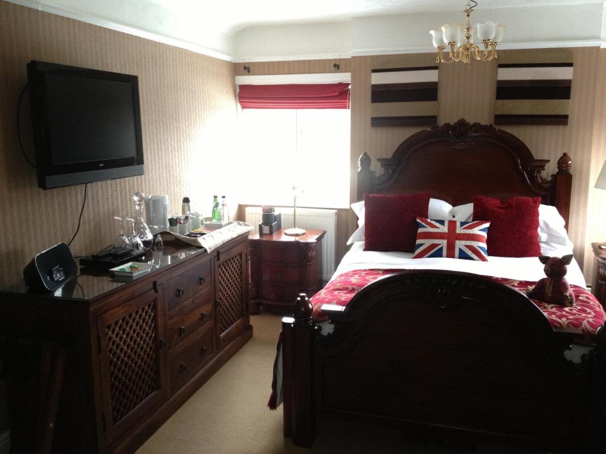 The Old Hall Country House