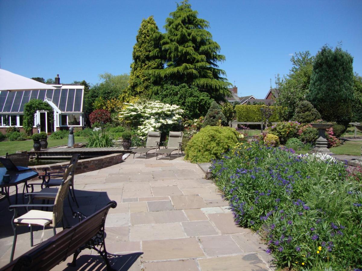 The Old Hall Country House