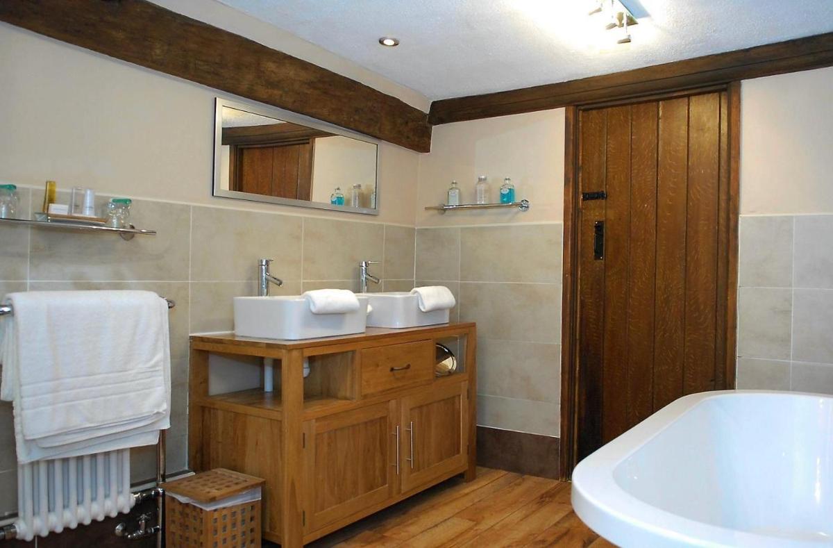 The Old Hall Country House