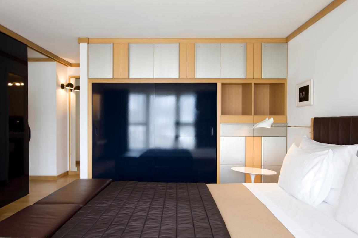 The Omnia
