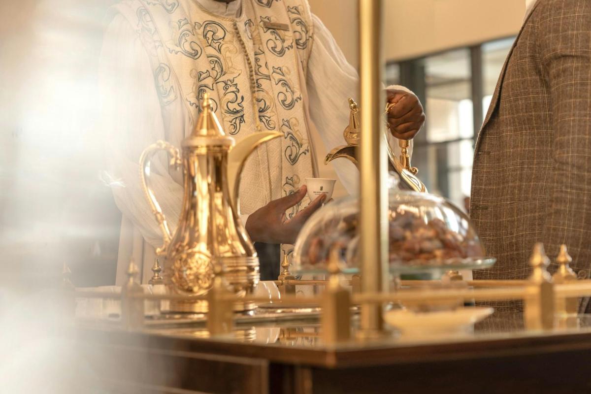 The Ritz-Carlton Abu Dhabi, Grand Canal