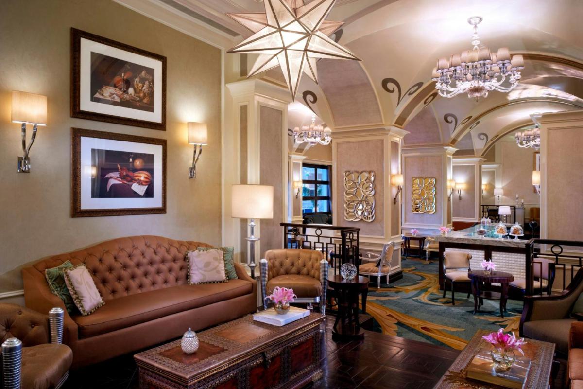 The Ritz-Carlton Abu Dhabi, Grand Canal