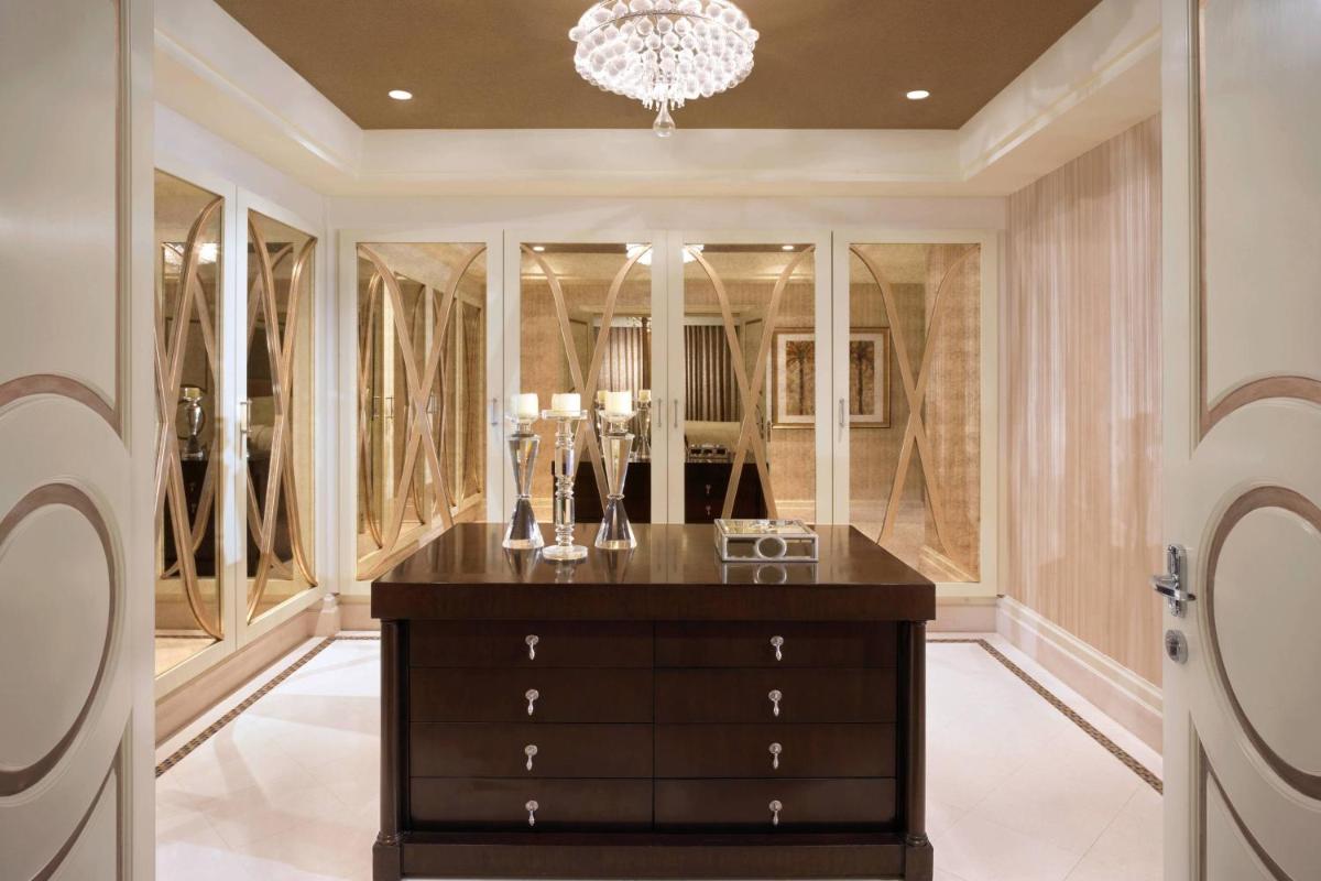 The Ritz-Carlton Abu Dhabi, Grand Canal