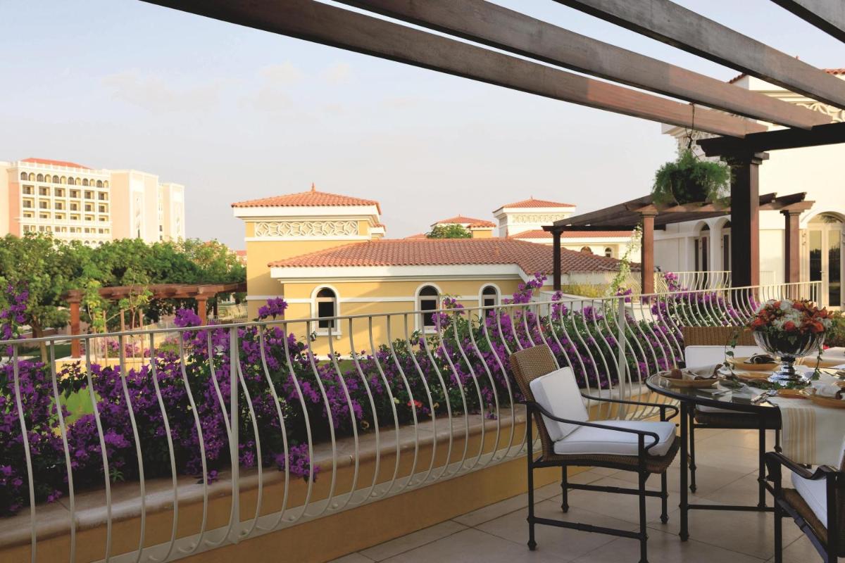 The Ritz-Carlton Abu Dhabi, Grand Canal