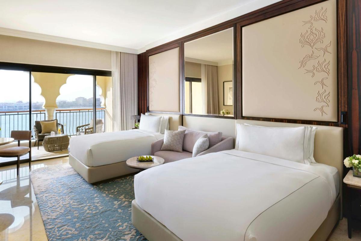 The Ritz-Carlton Abu Dhabi, Grand Canal