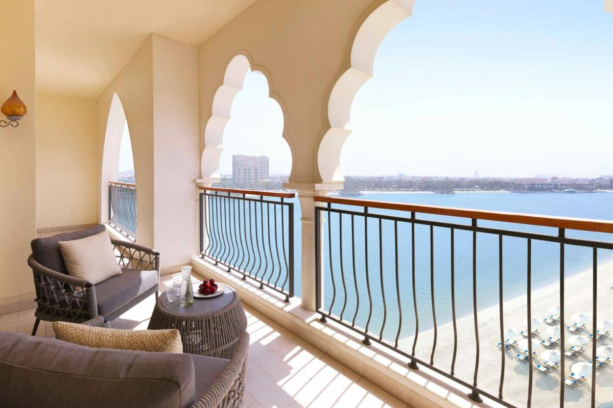 The Ritz-Carlton Abu Dhabi, Grand Canal
