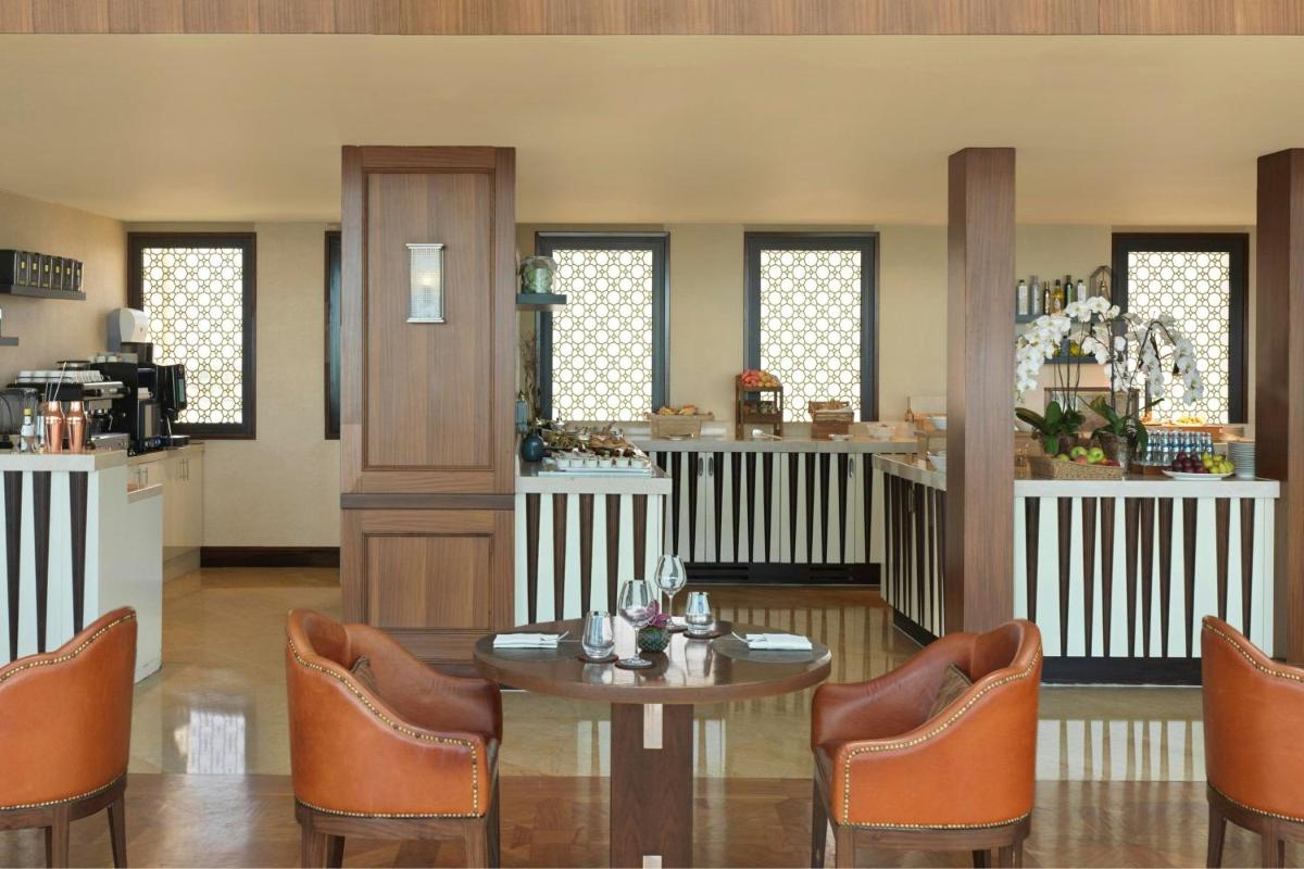 The Ritz-Carlton Abu Dhabi, Grand Canal