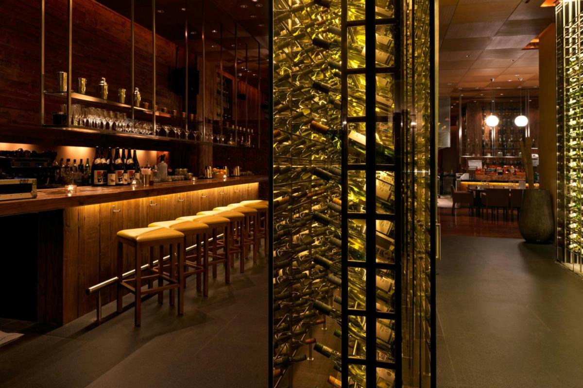 The Ritz-Carlton Abu Dhabi, Grand Canal