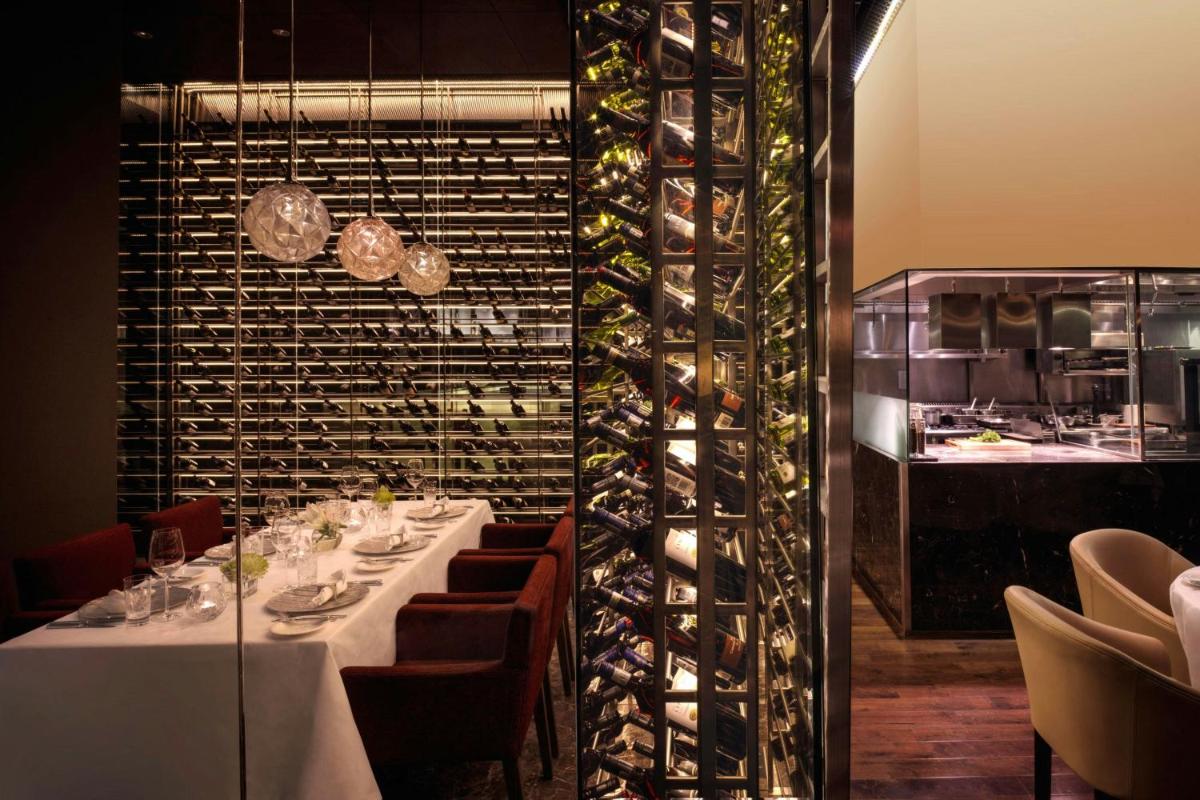 The Ritz-Carlton Abu Dhabi, Grand Canal