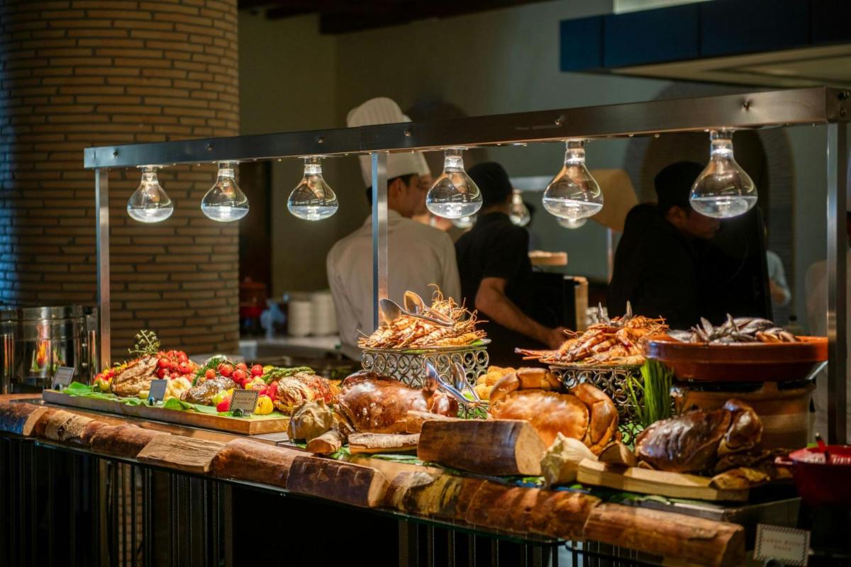 The Ritz-Carlton Abu Dhabi, Grand Canal