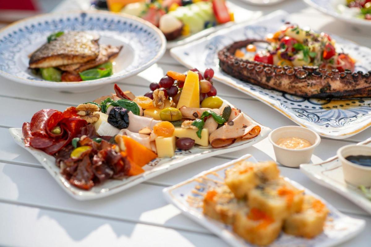 The Ritz-Carlton Abu Dhabi, Grand Canal