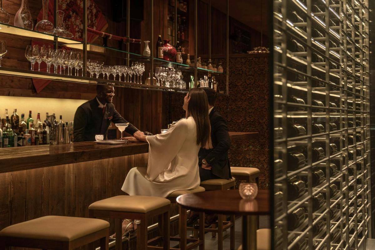 The Ritz-Carlton Abu Dhabi, Grand Canal