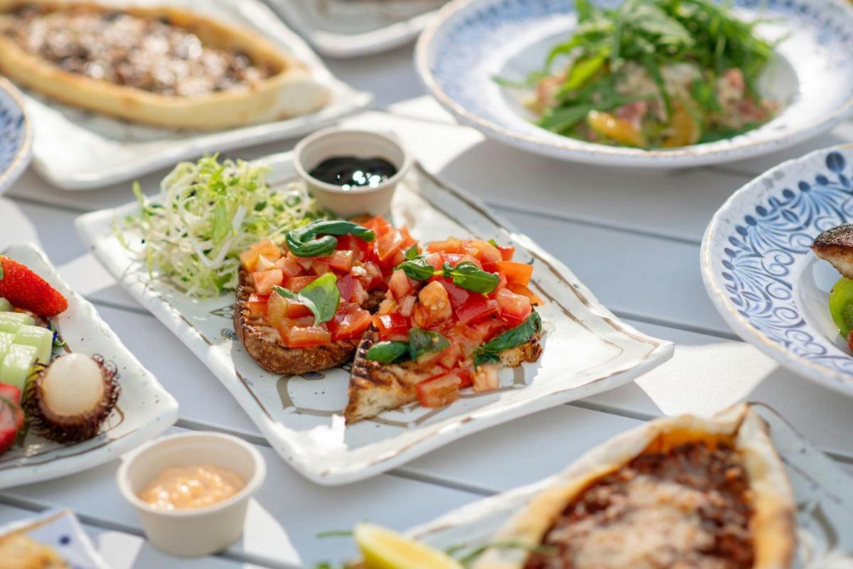 The Ritz-Carlton Abu Dhabi, Grand Canal