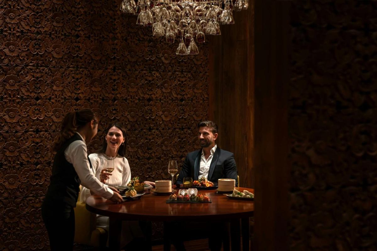 The Ritz-Carlton Abu Dhabi, Grand Canal