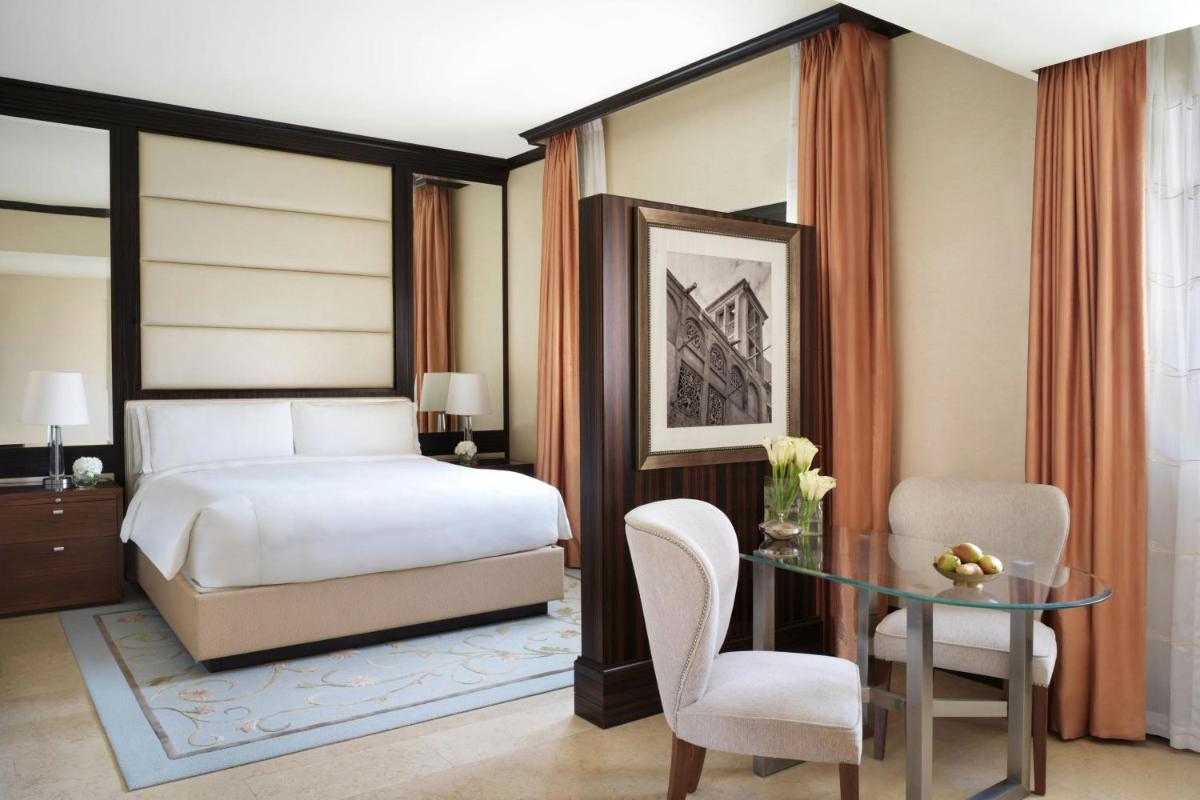 The Ritz-Carlton Abu Dhabi, Grand Canal