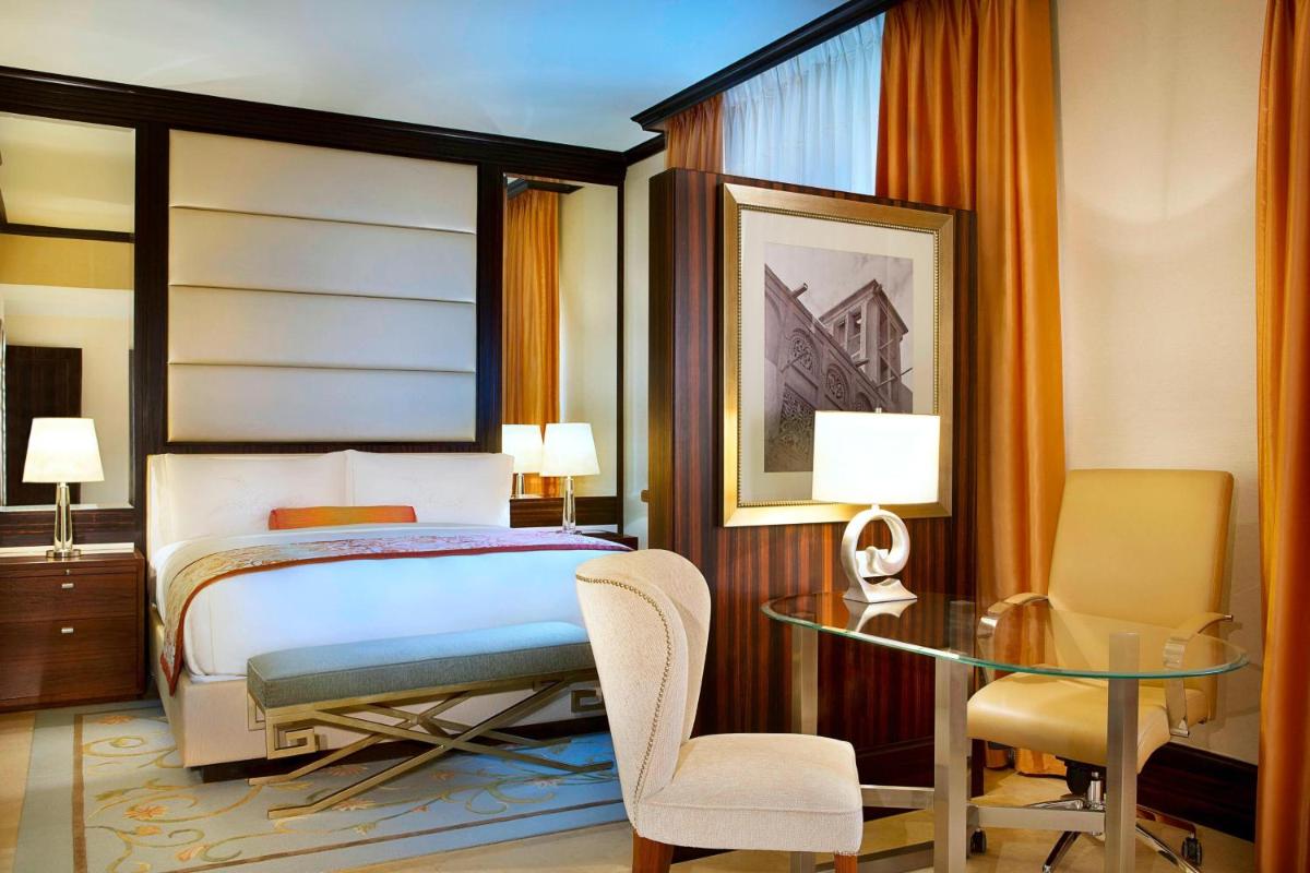 The Ritz-Carlton Abu Dhabi, Grand Canal