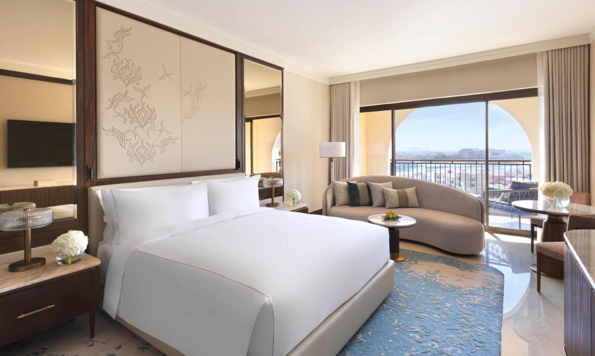 The Ritz-Carlton Abu Dhabi, Grand Canal