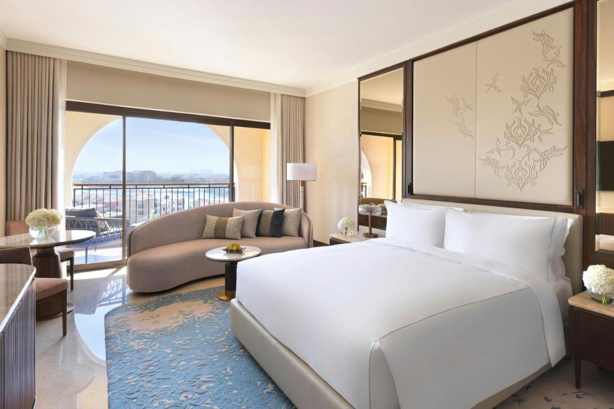 The Ritz-Carlton Abu Dhabi, Grand Canal