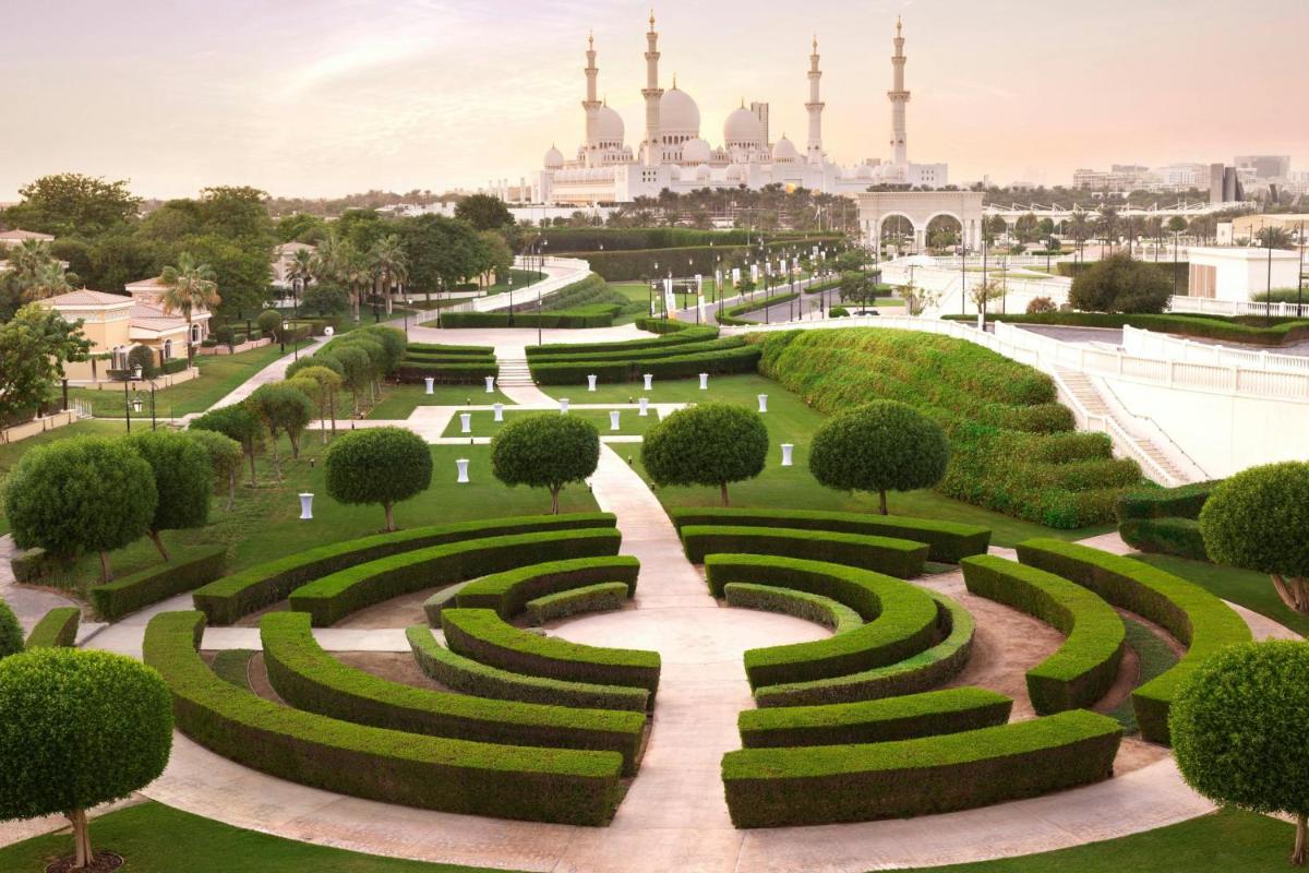 The Ritz-Carlton Abu Dhabi, Grand Canal