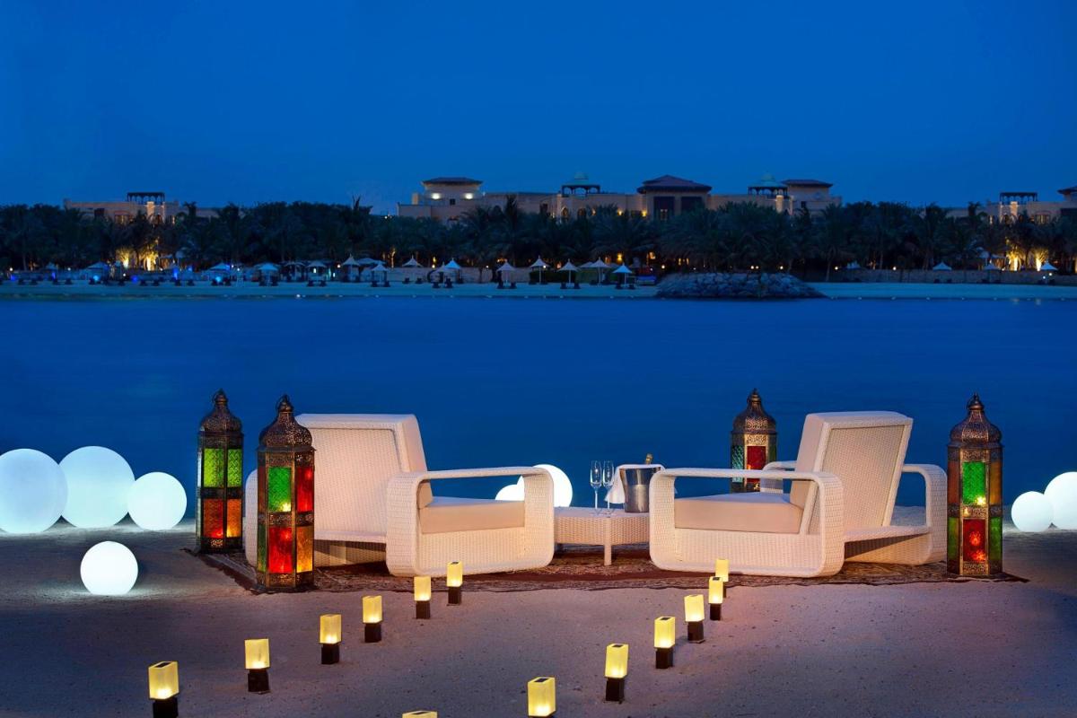 The Ritz-Carlton Abu Dhabi, Grand Canal
