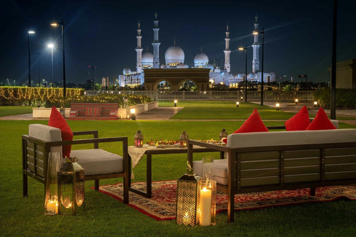 The Ritz-Carlton Abu Dhabi, Grand Canal
