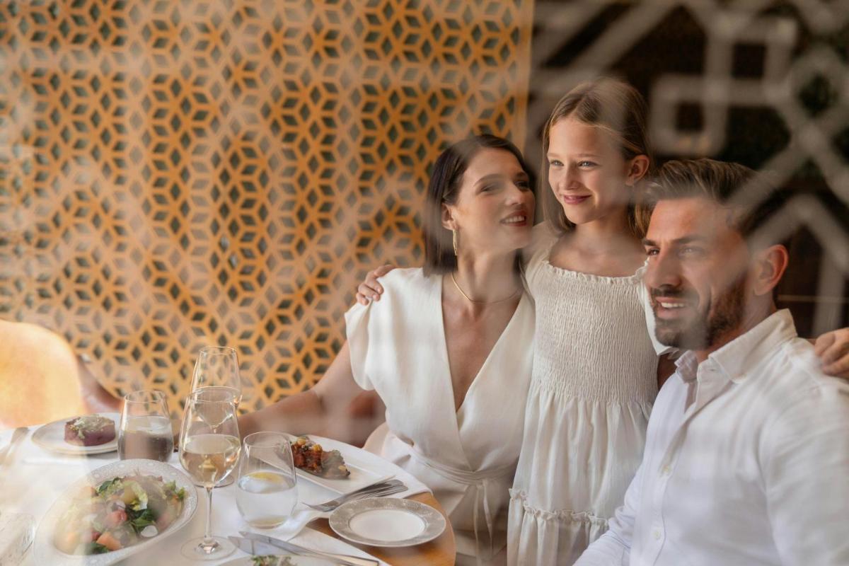 The Ritz-Carlton Abu Dhabi, Grand Canal
