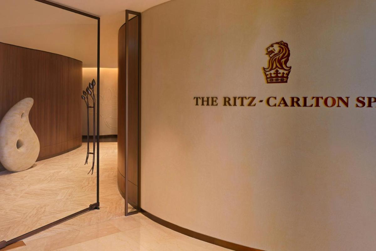 The Ritz-Carlton Abu Dhabi, Grand Canal