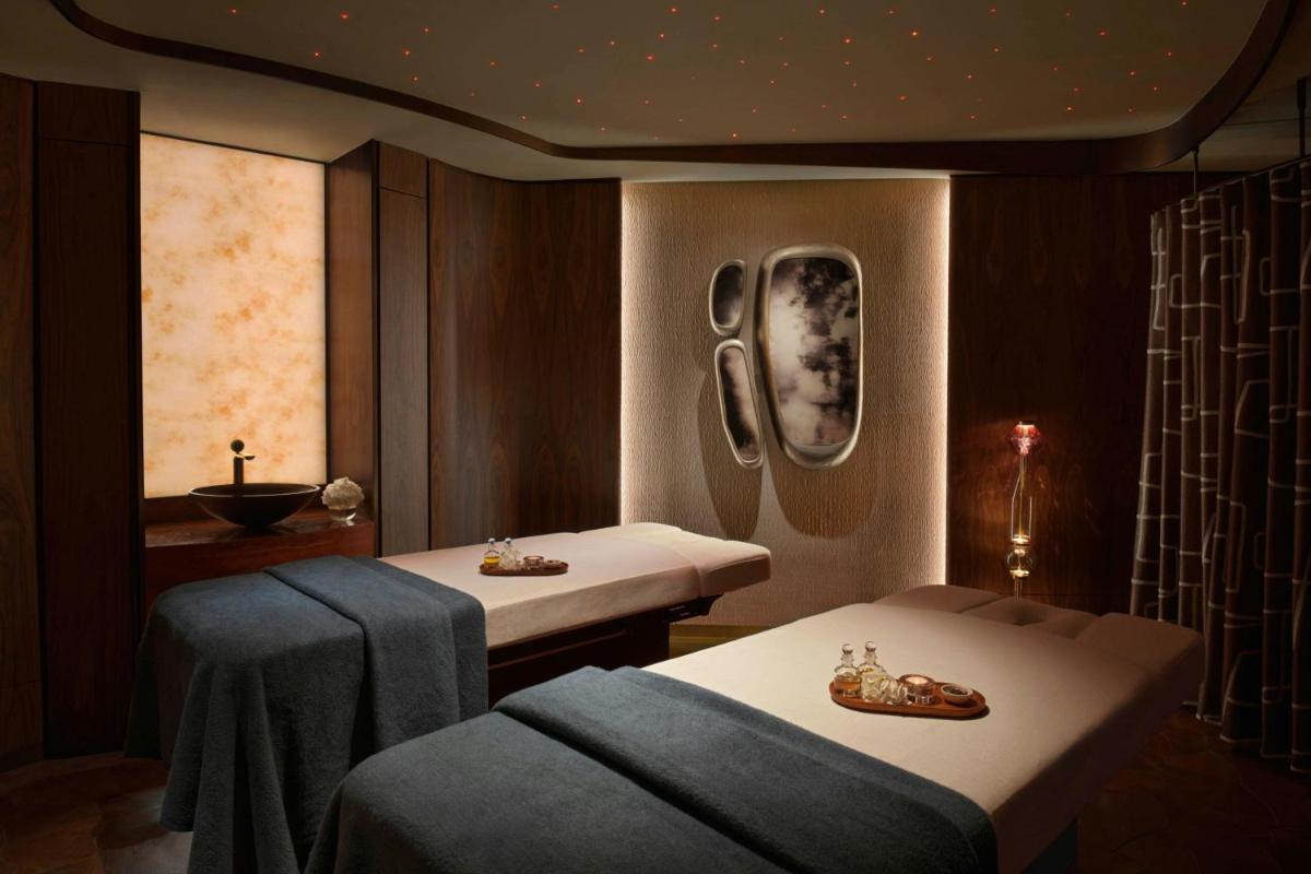 The Ritz-Carlton Abu Dhabi, Grand Canal