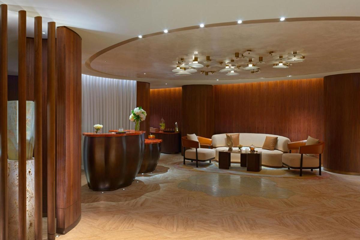 The Ritz-Carlton Abu Dhabi, Grand Canal