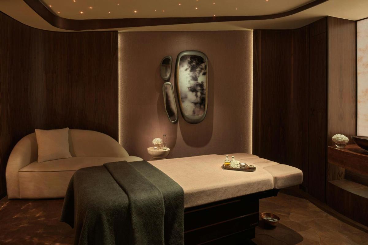 The Ritz-Carlton Abu Dhabi, Grand Canal