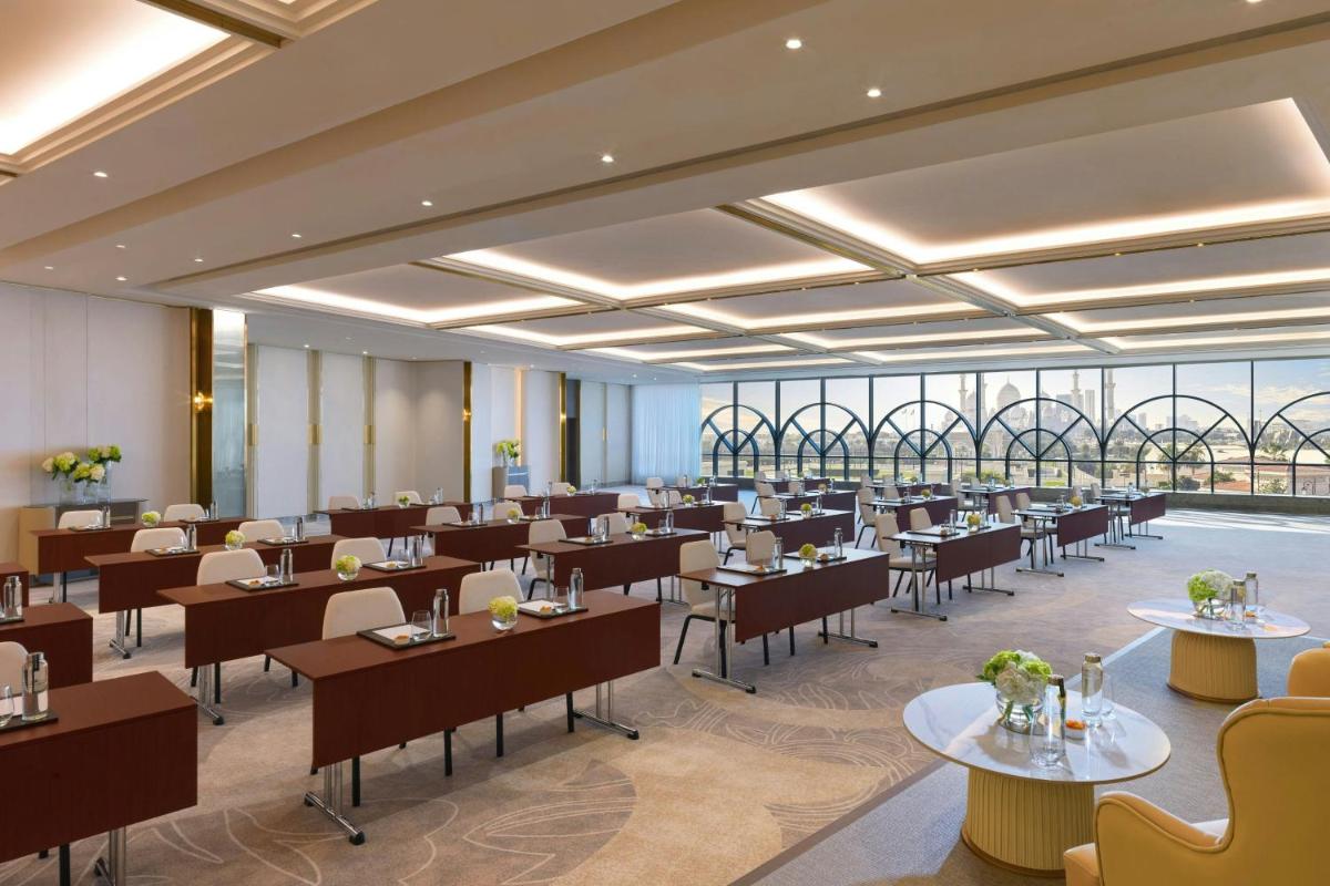 The Ritz-Carlton Abu Dhabi, Grand Canal