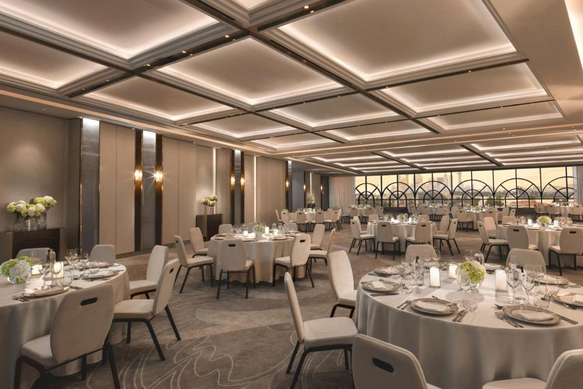 The Ritz-Carlton Abu Dhabi, Grand Canal