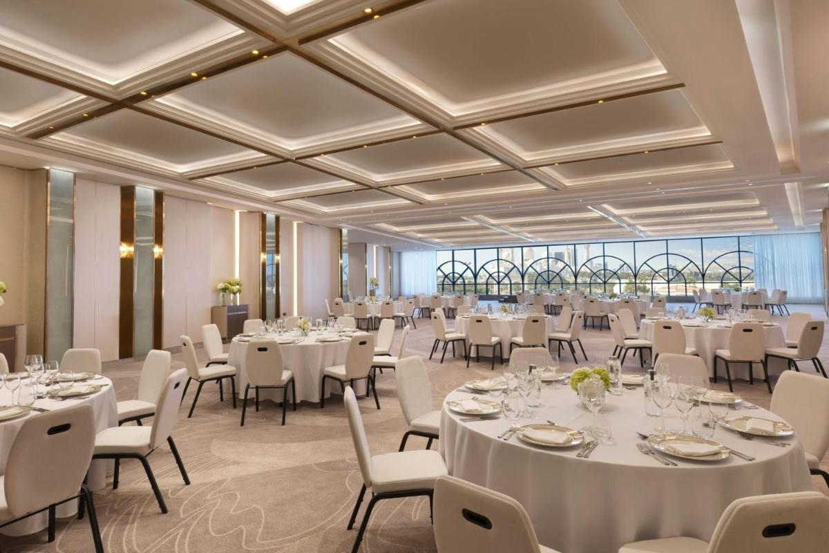 The Ritz-Carlton Abu Dhabi, Grand Canal