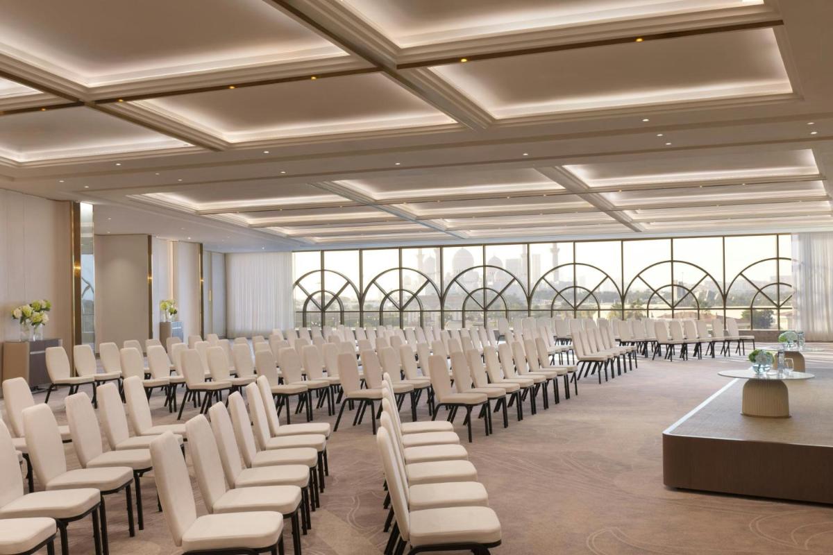 The Ritz-Carlton Abu Dhabi, Grand Canal