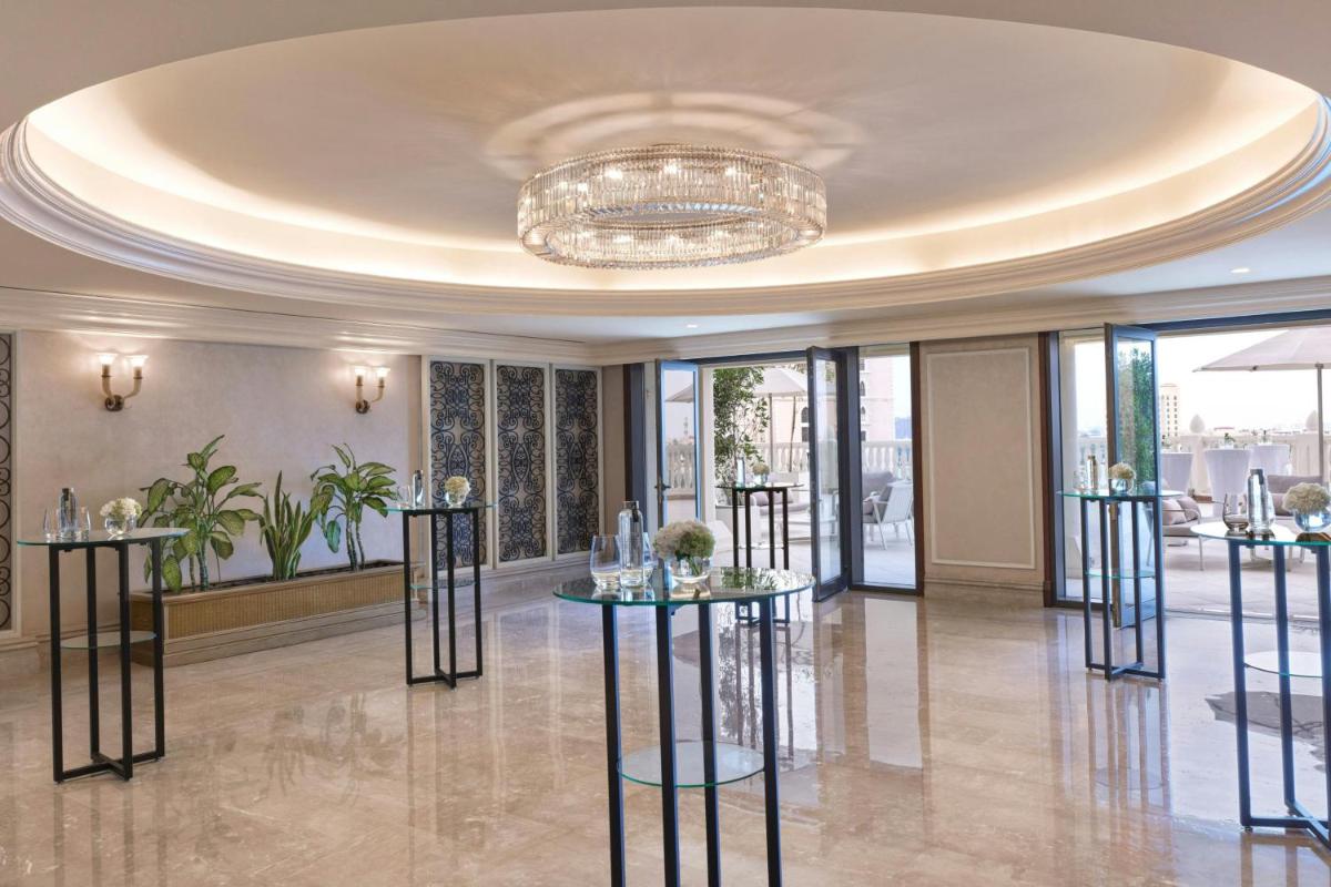 The Ritz-Carlton Abu Dhabi, Grand Canal