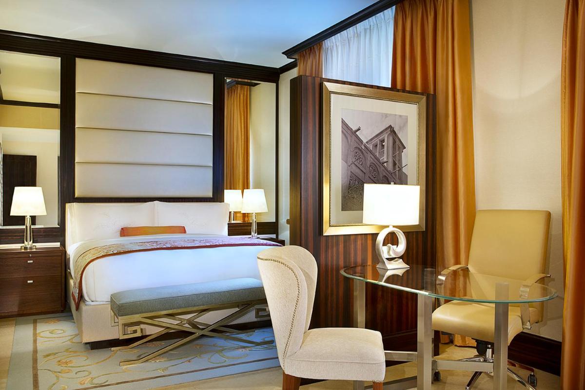 The Ritz-Carlton Abu Dhabi, Grand Canal