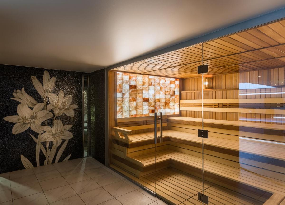 The Ritz-Carlton, Moscow