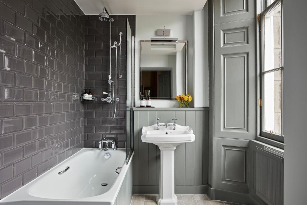 Kimpton Charlotte Square by IHG