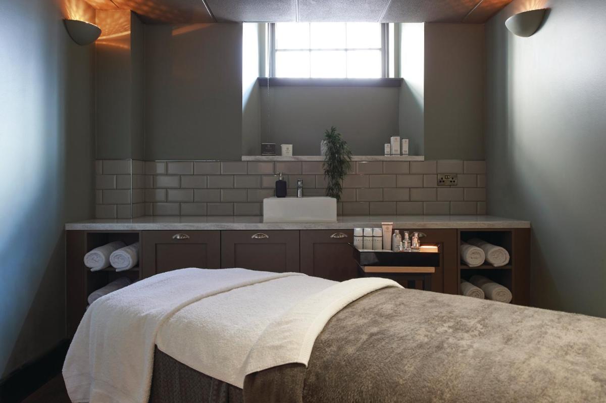 Kimpton Charlotte Square by IHG